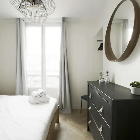 Enchanting Parisian 파리