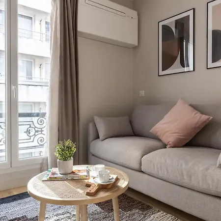 Enchanting Parisian Daire