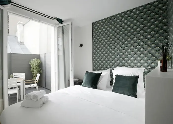 Enchanting Parisian *
